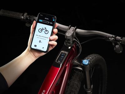  FUEL EXe 8 GX AXS EU L Rage Red to Deep Dark Blue Produktbild 22